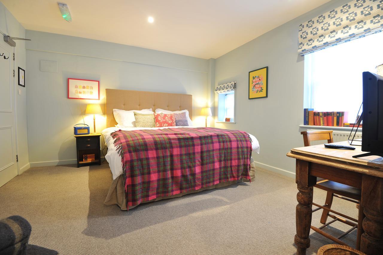 The Narrowboat 3*
